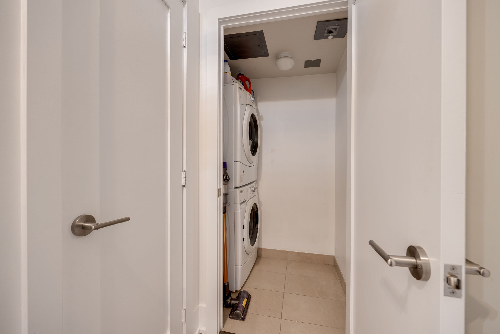 Toronto property showcase — delivered property photograph 19