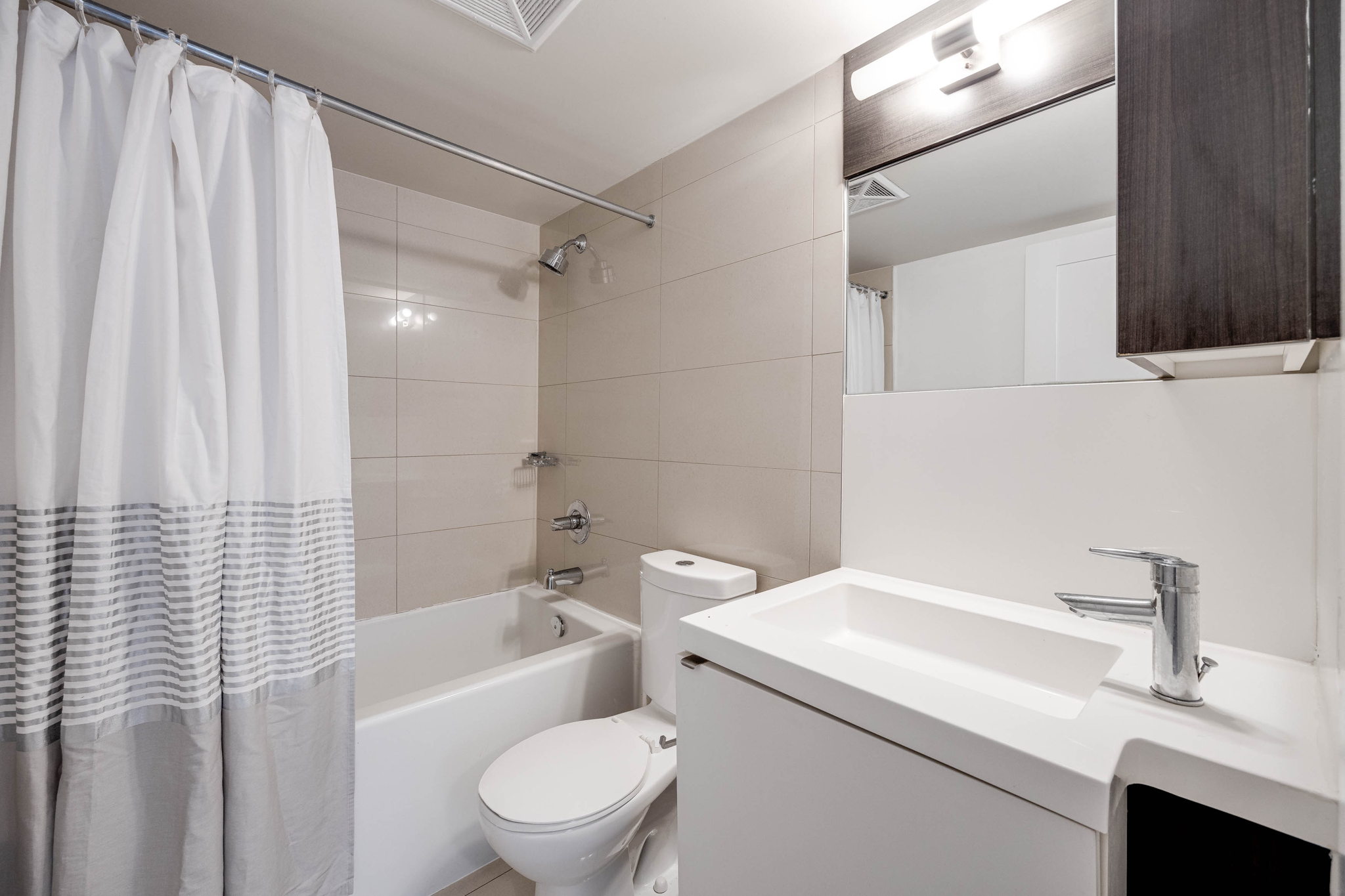Toronto property showcase — delivered property photograph 24