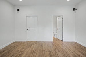  Photo 33