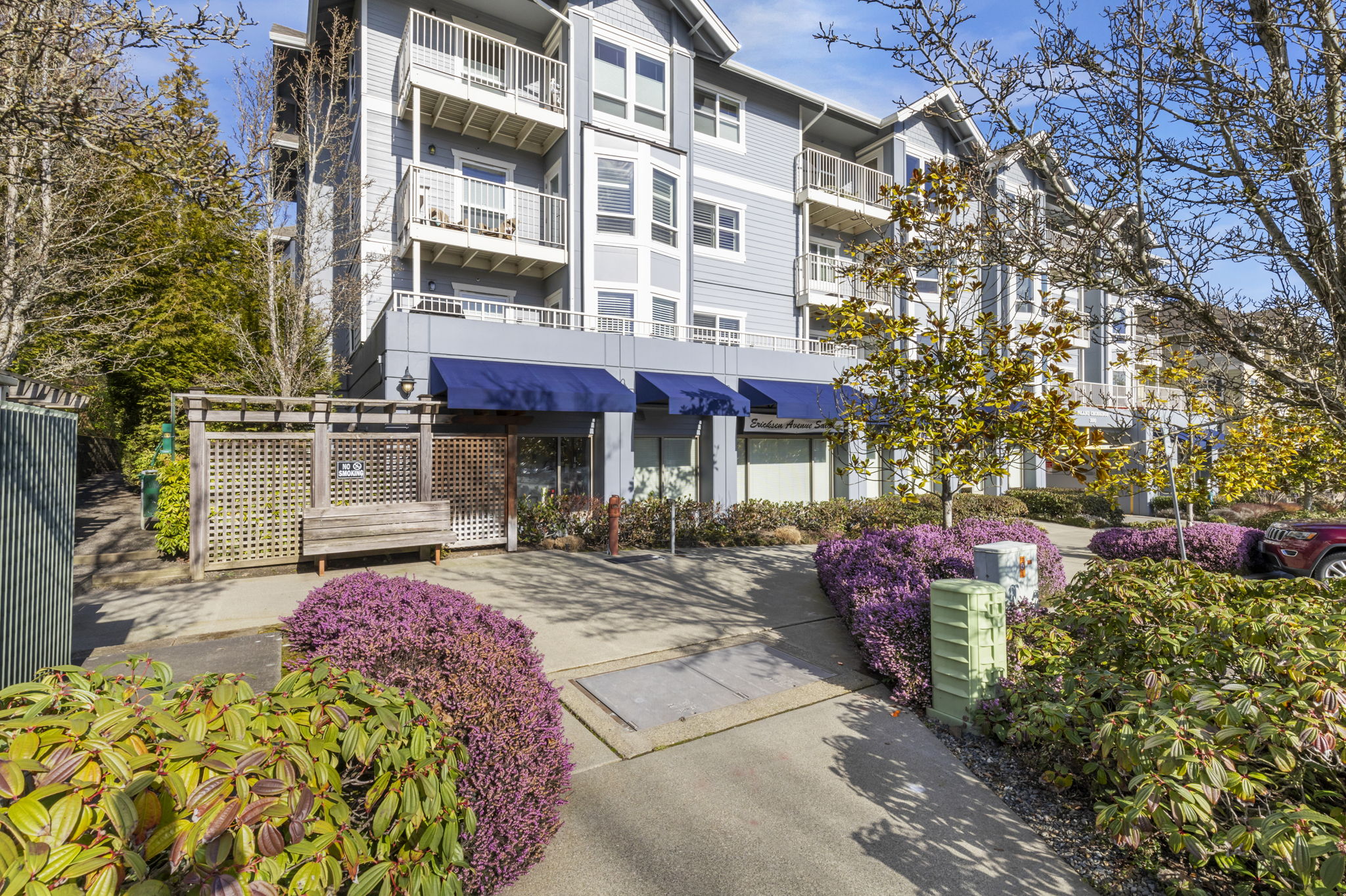 Exterior with curb appeal