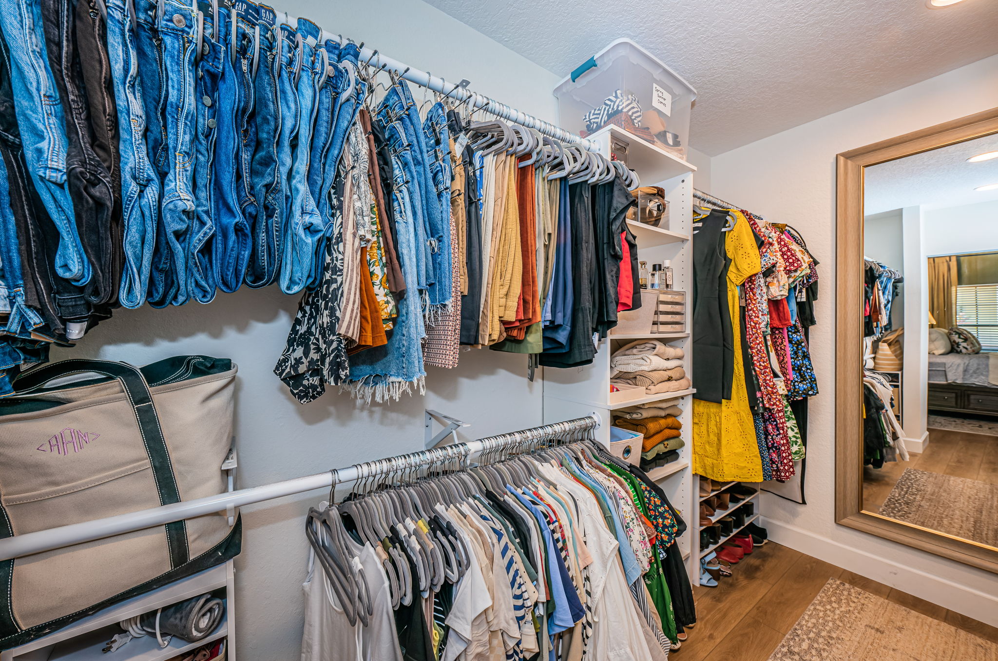 Master Bedroom Walk-in Closet1a