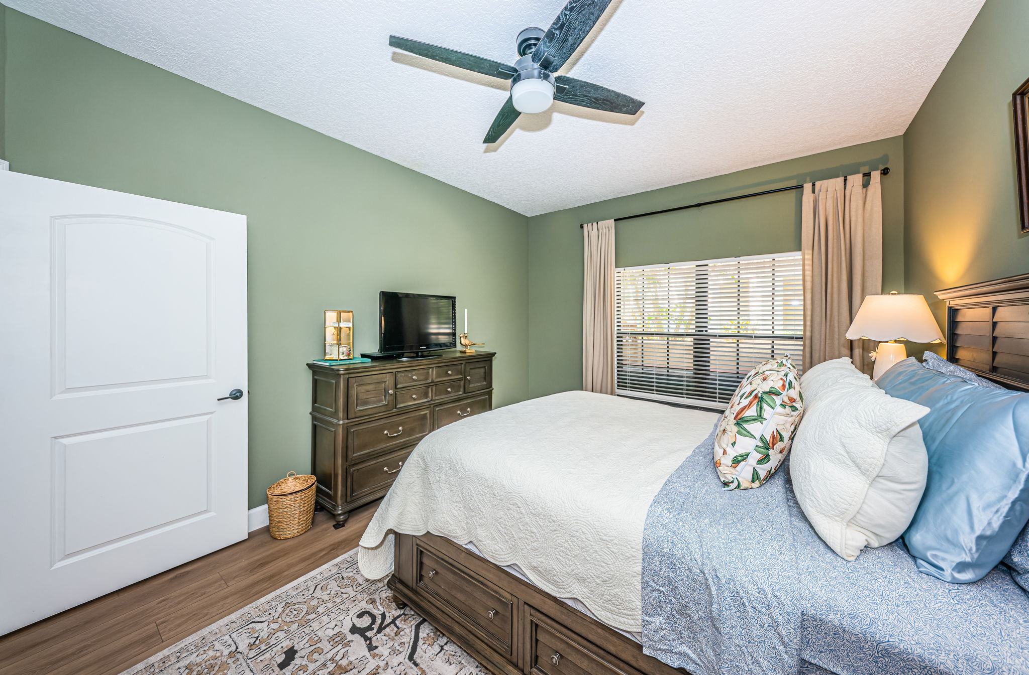 Master Bedroom1b