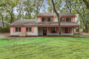 Welcome to 300 Raintree Trail