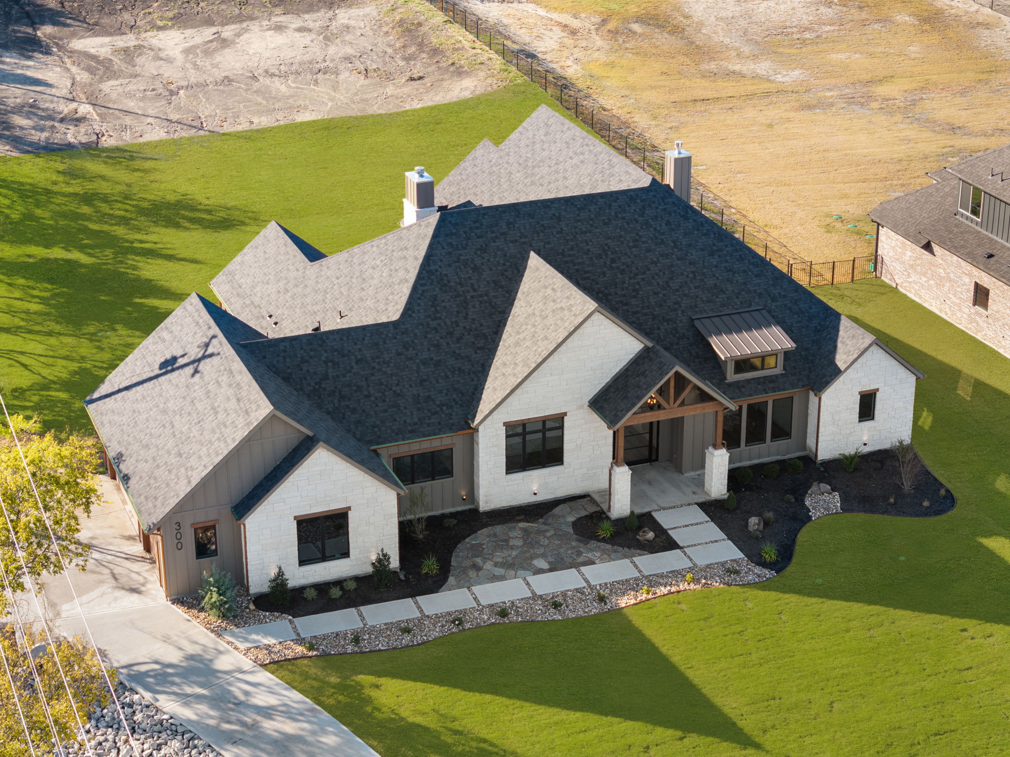 300 Ryker Ln - Image 3