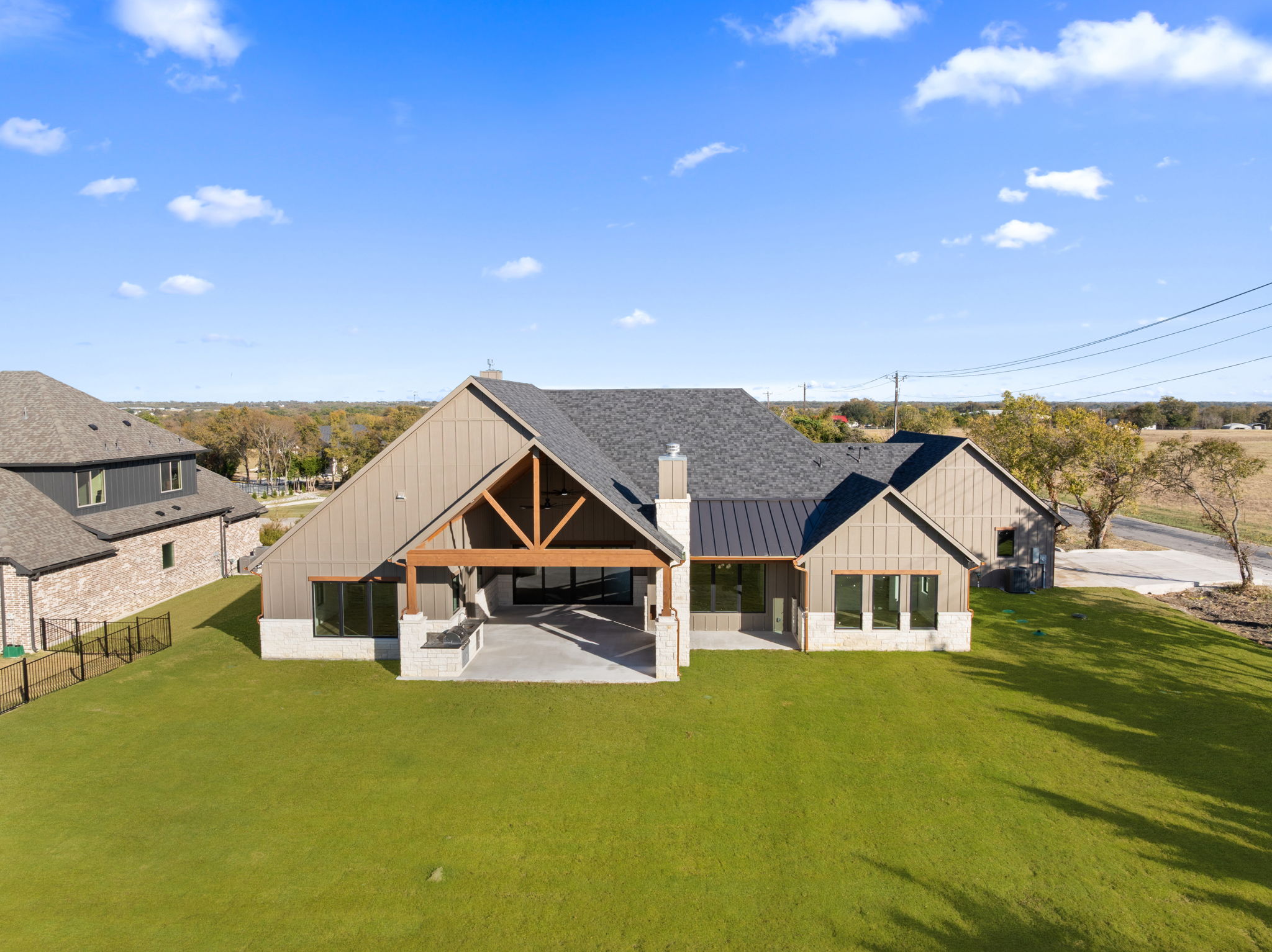 300 Ryker Ln - Image 4