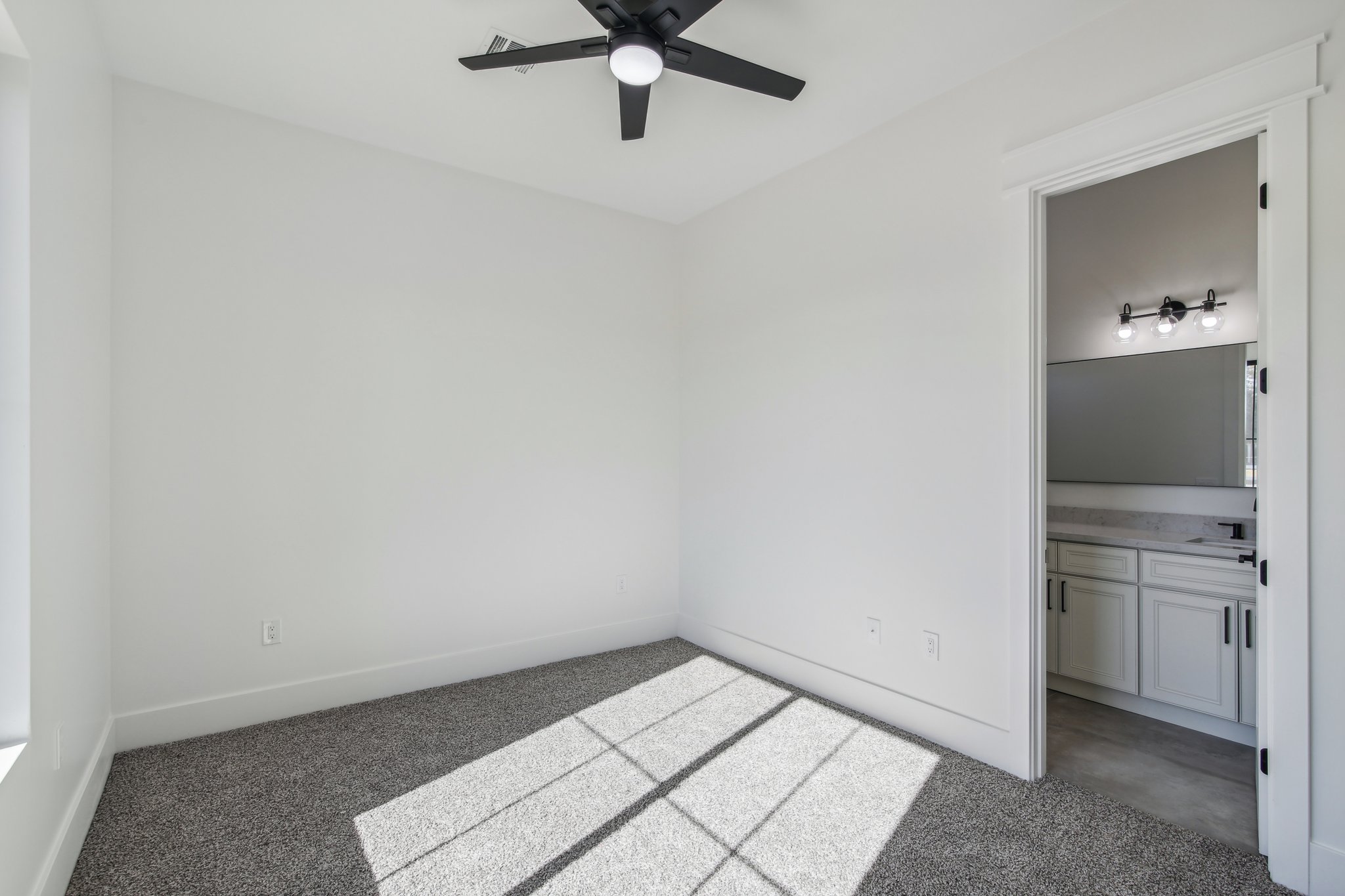 S Charleston Ct-017.jpg