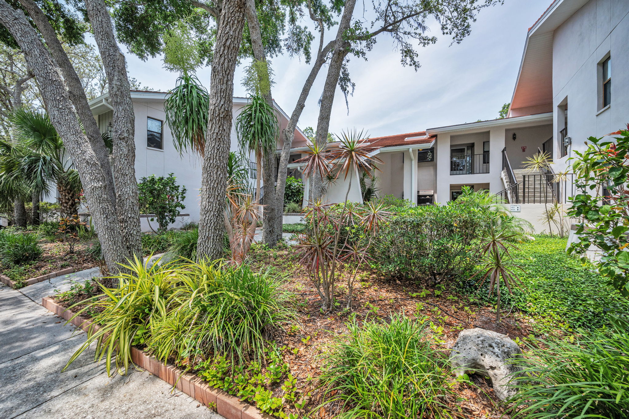 Front Exterior4