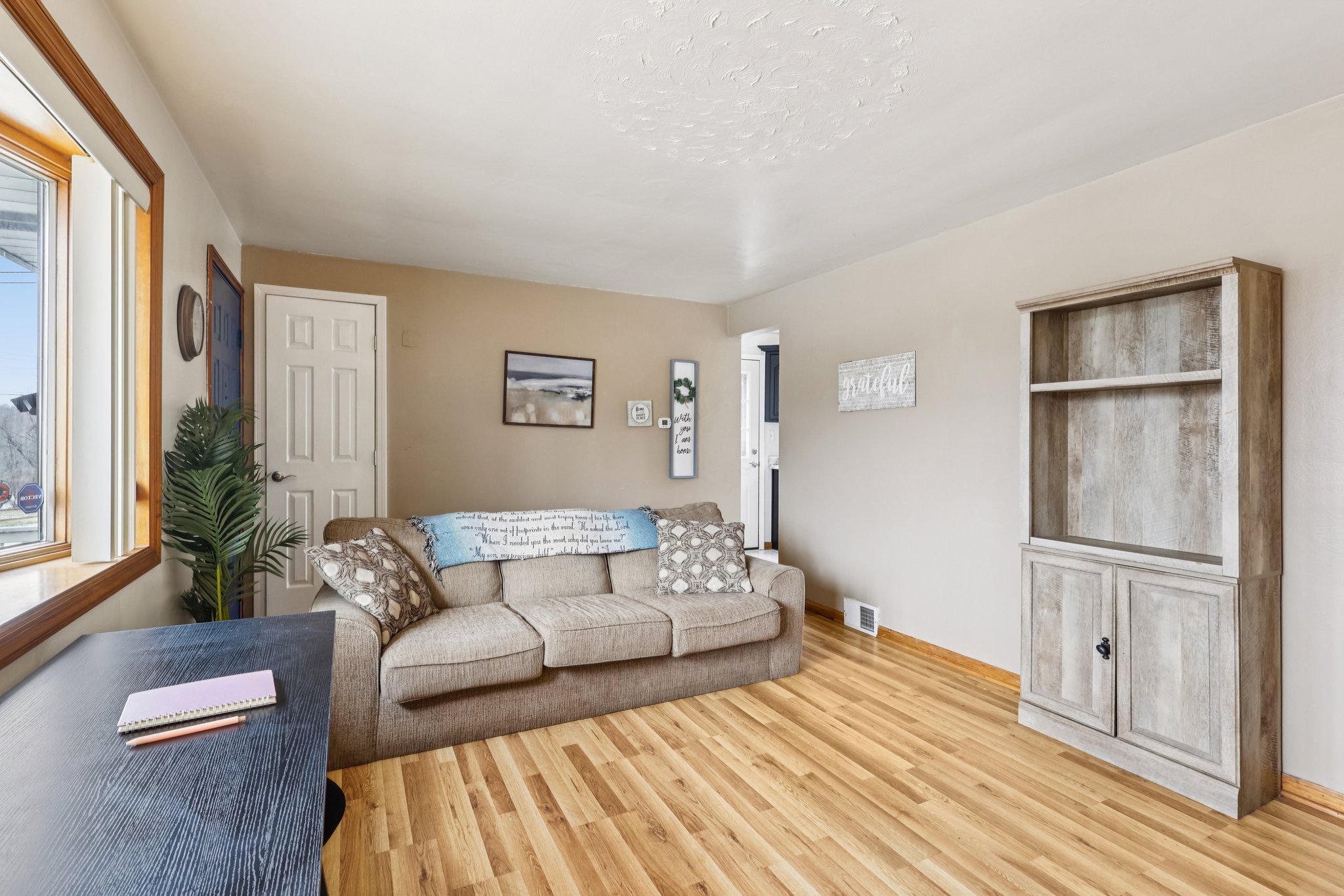 Sherrie Dr-S1701-010.jpg