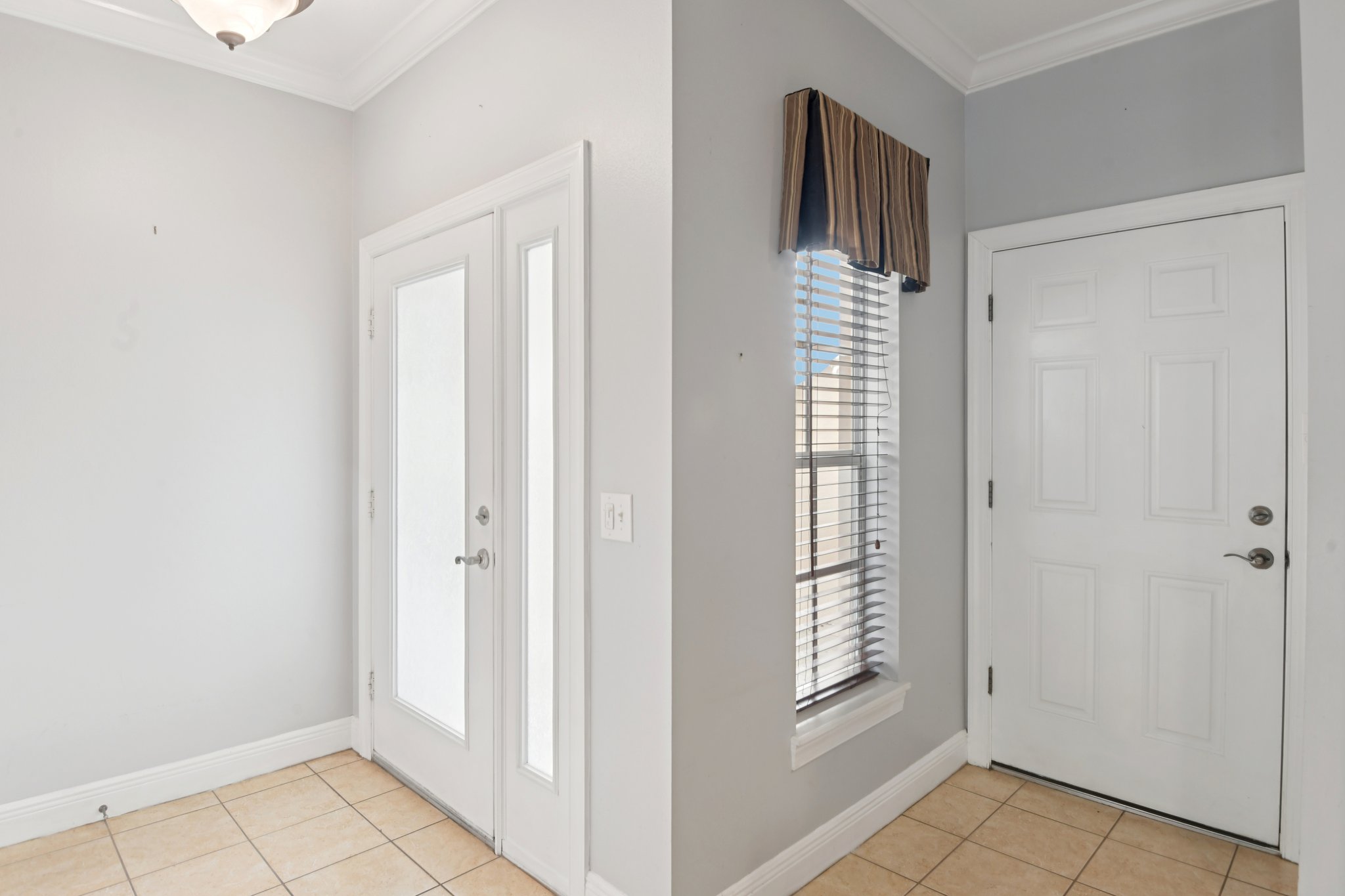 Valencia Cir-S1203-006.jpg