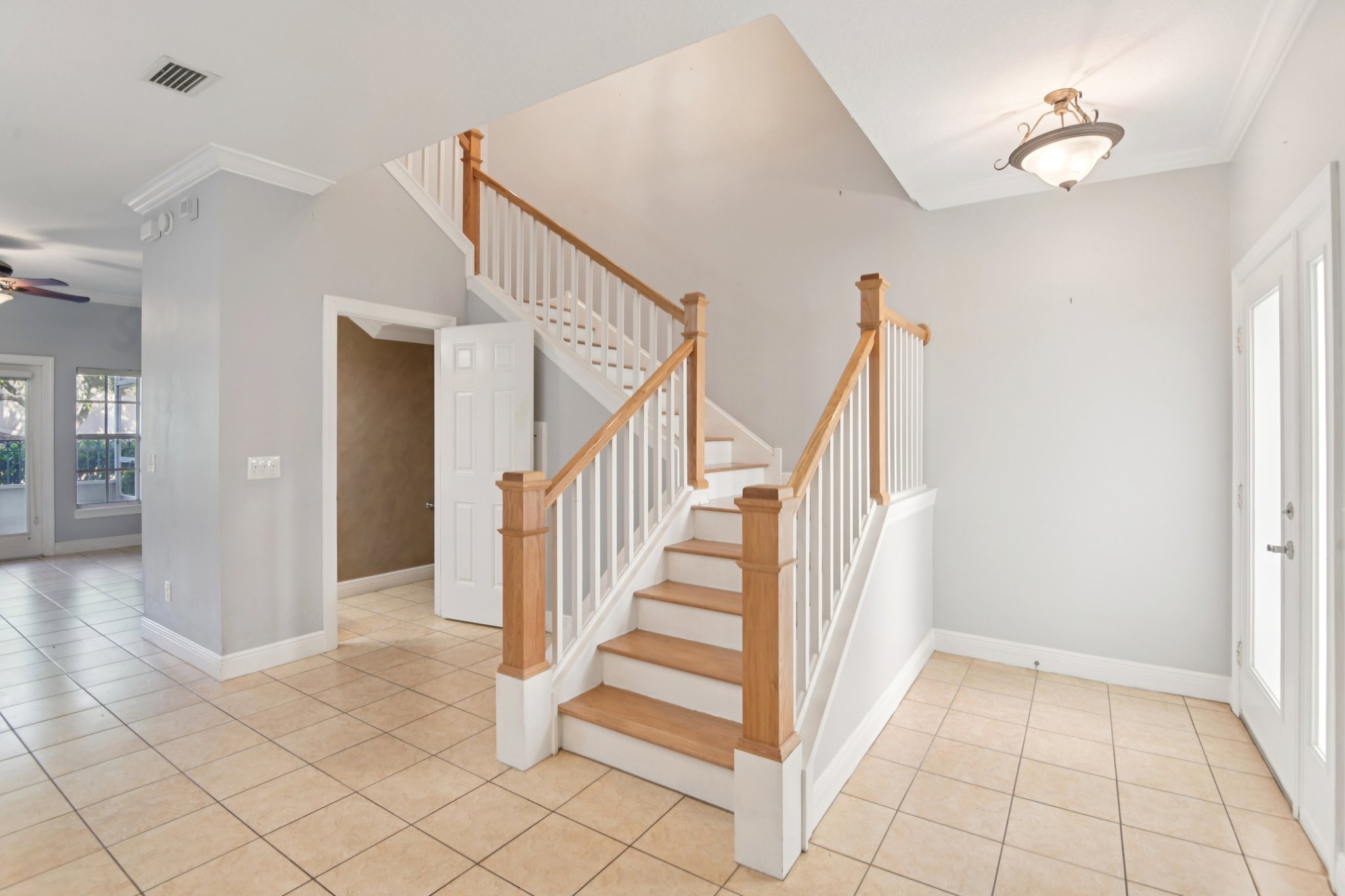 Valencia Cir-S1203-007.jpg