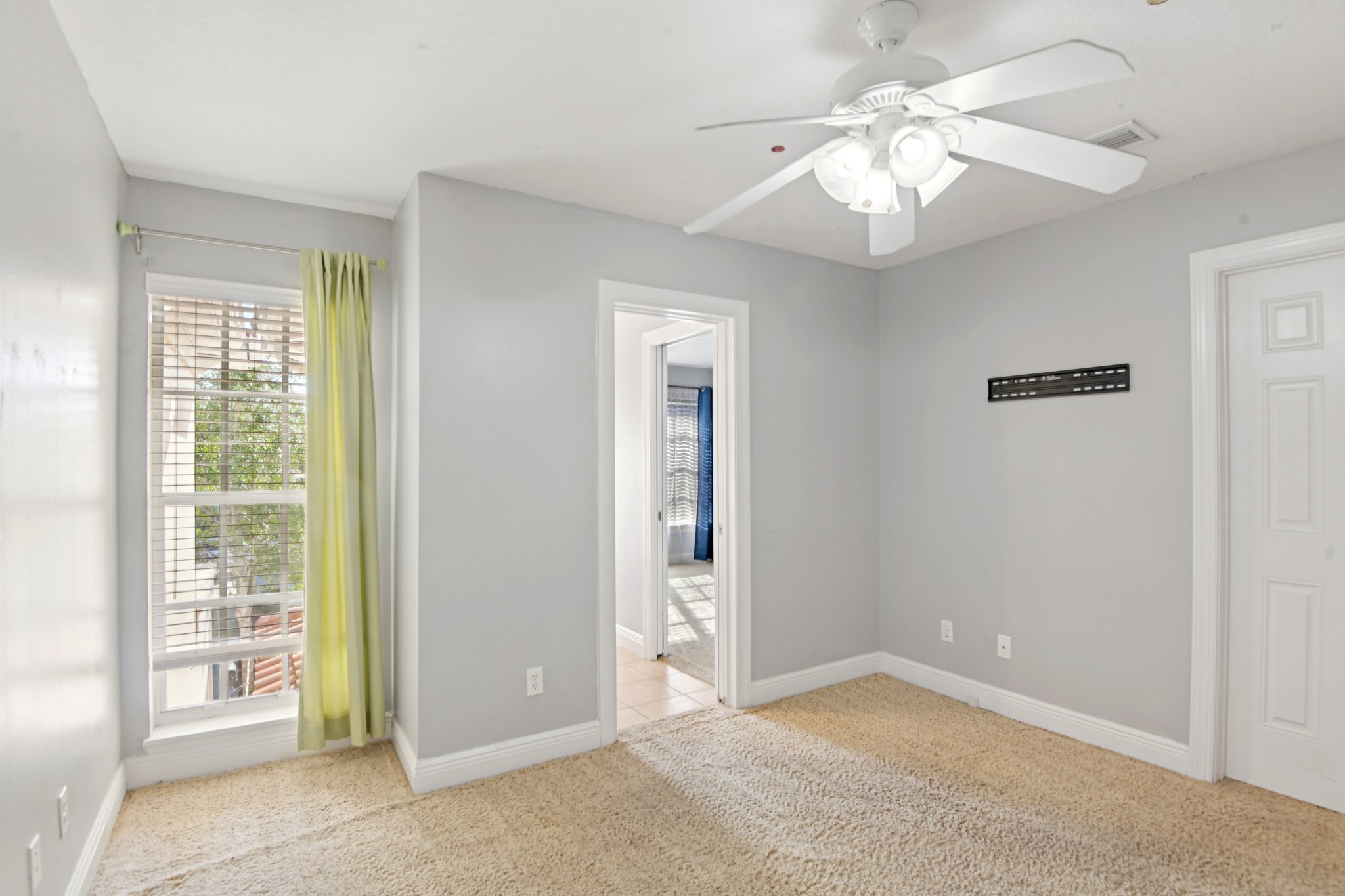 Valencia Cir-S1203-026.jpg