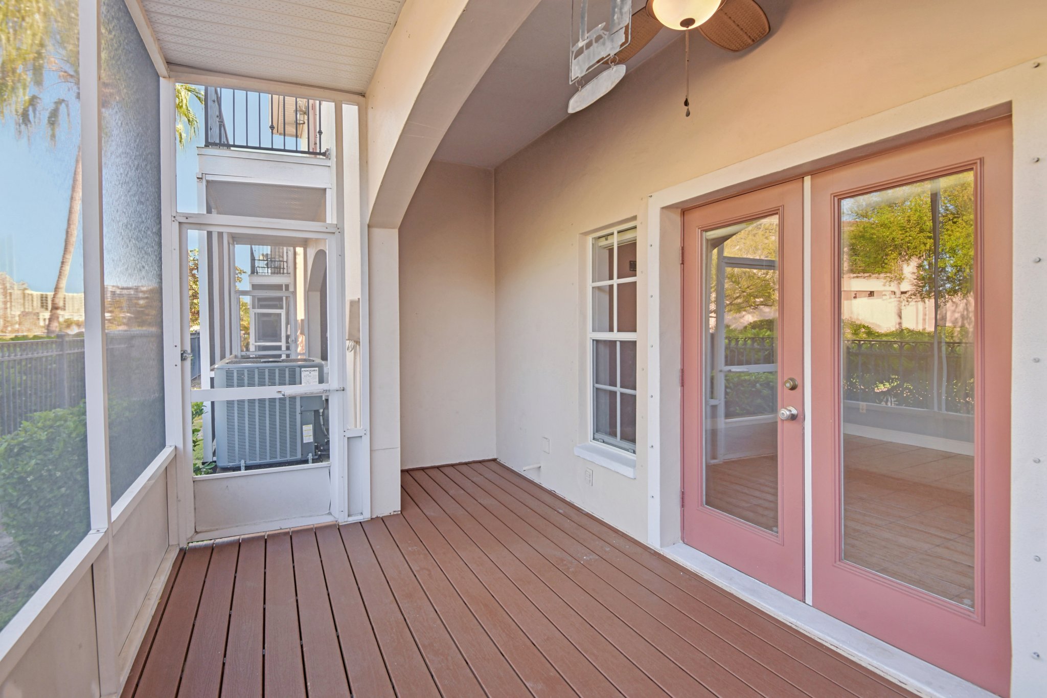 Valencia Cir-S1203-038.jpg