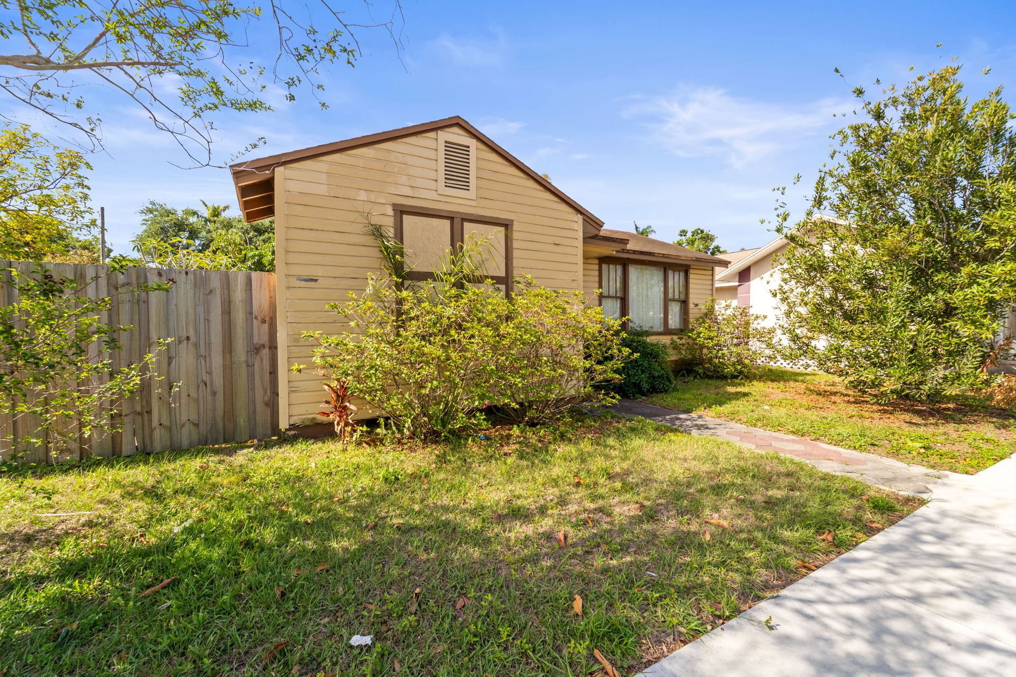 EXT 3000 Fifth Ave N 010