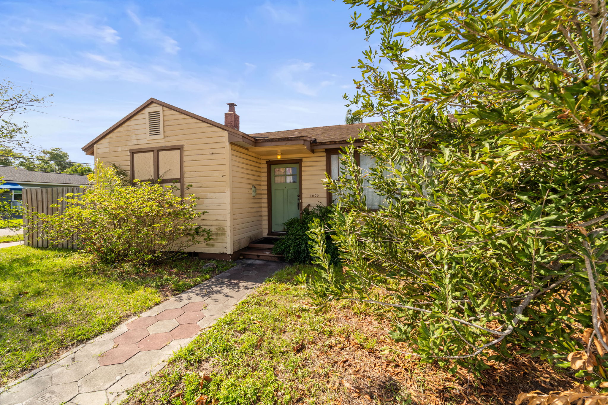 EXT 3000 Fifth Ave N 016