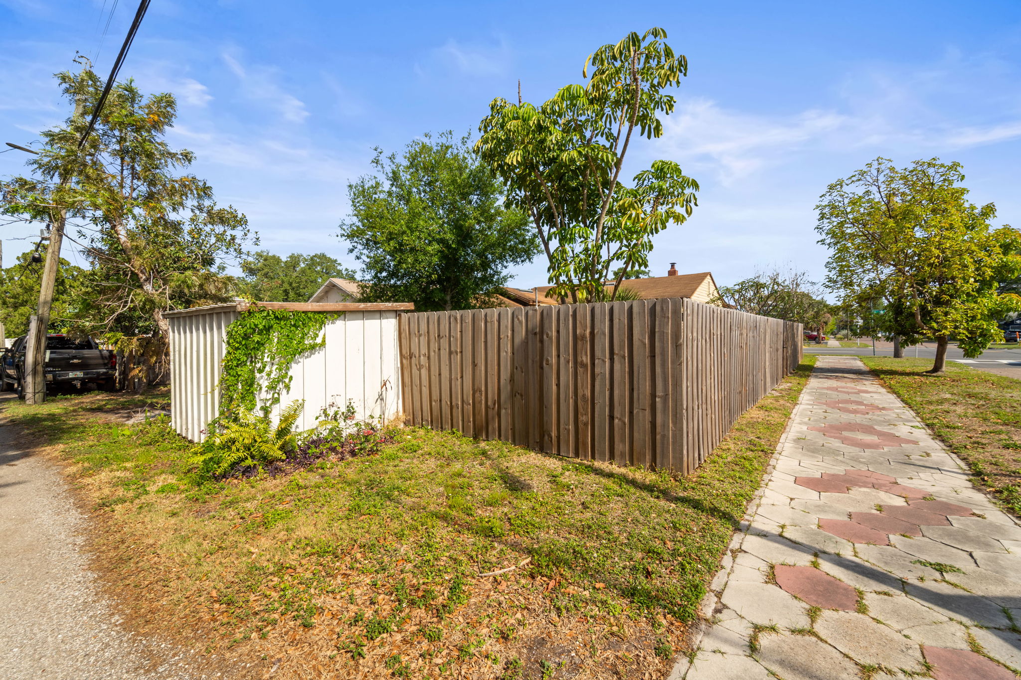 EXT 3000 Fifth Ave N 028