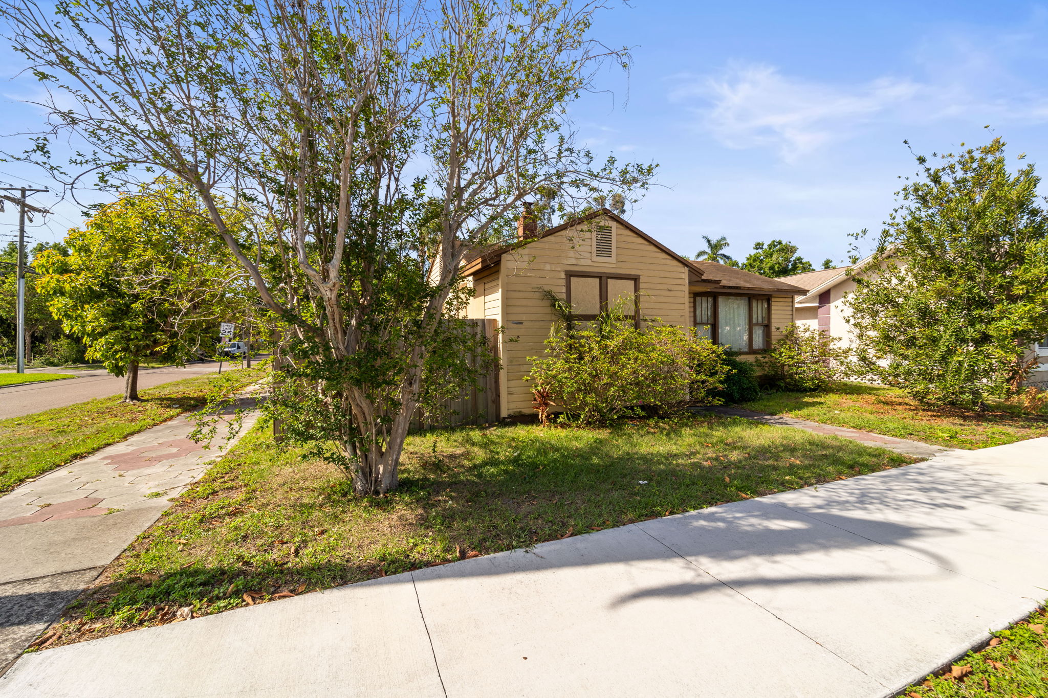 EXT 3000 Fifth Ave N 034