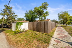 EXT 3000 Fifth Ave N 028