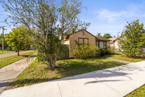 EXT 3000 Fifth Ave N 034