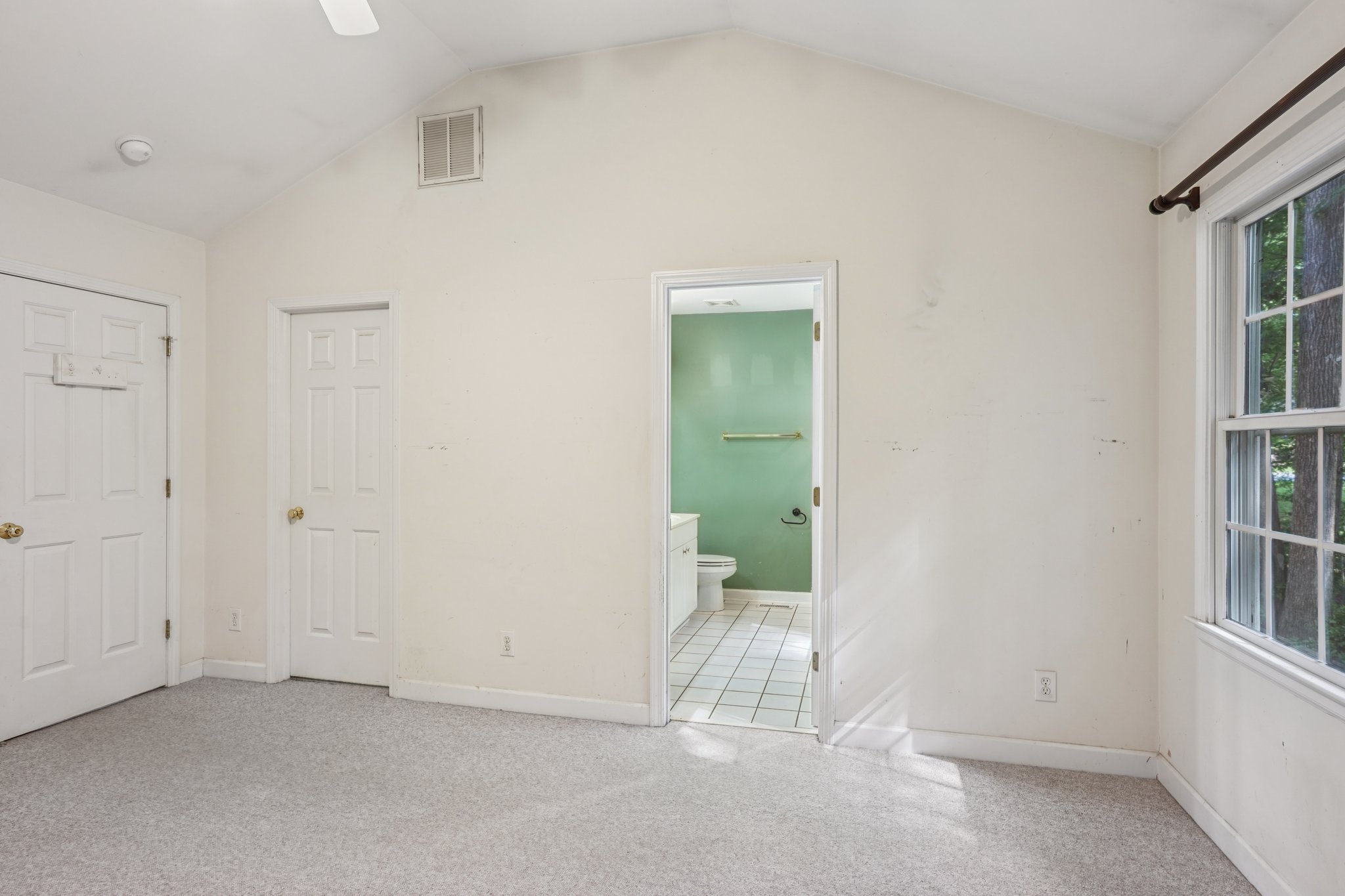 Beville Forest Dr-S2608-022.jpg