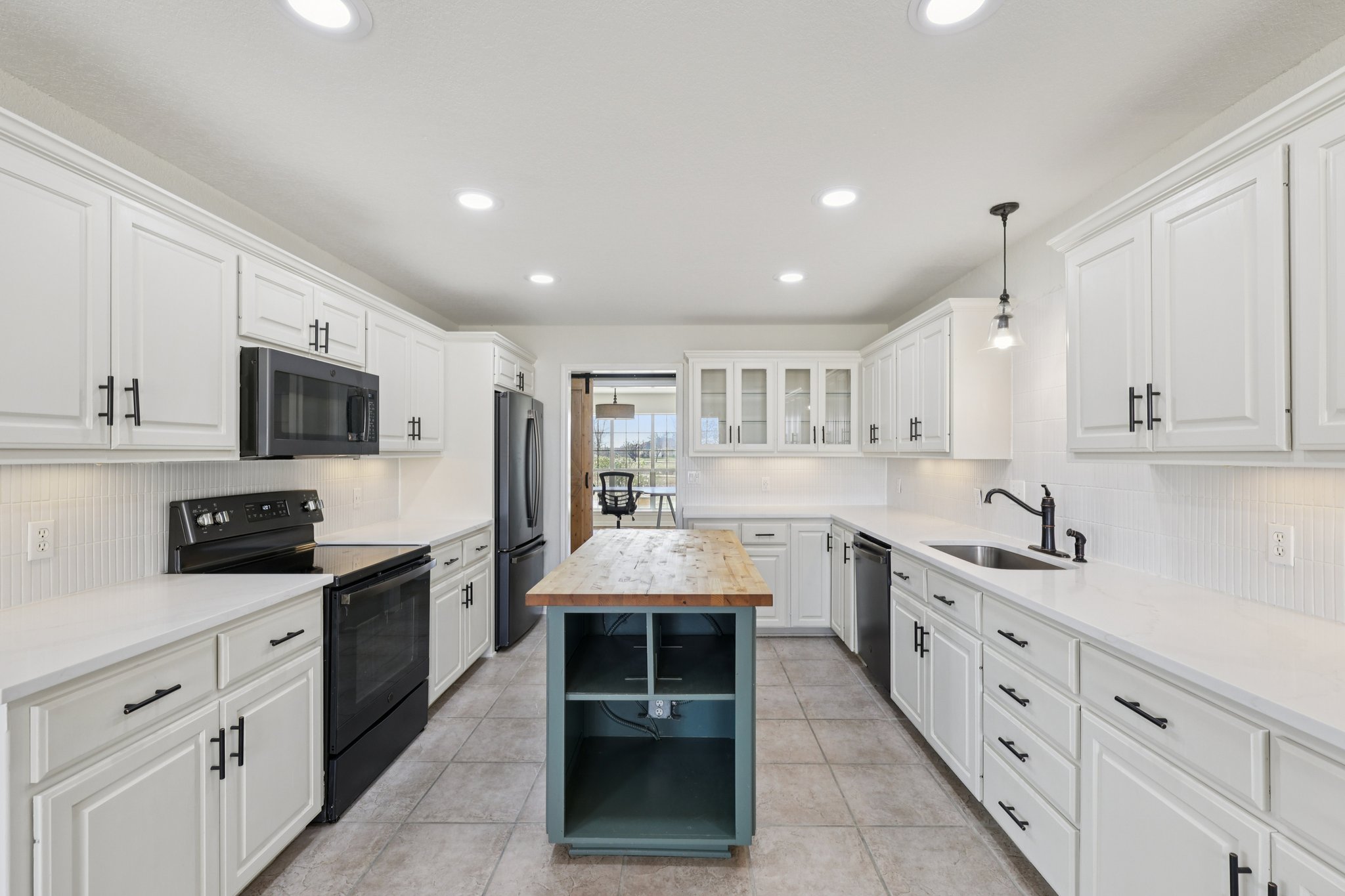 W Amity Rd-S0701-023.jpg