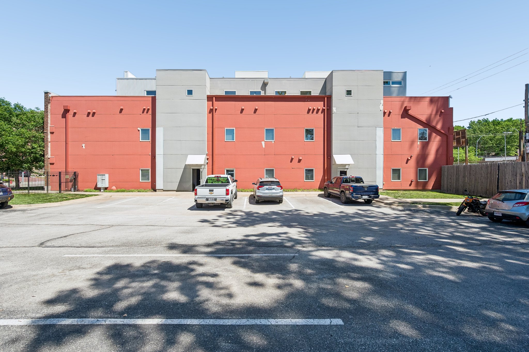 3001 Gillham Rd 206 - 002.jpg