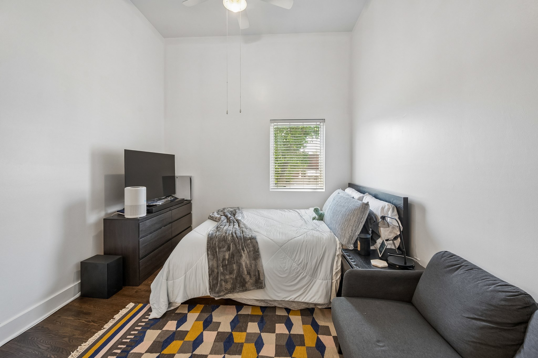 3001 Gillham Rd 206 - 016.jpg