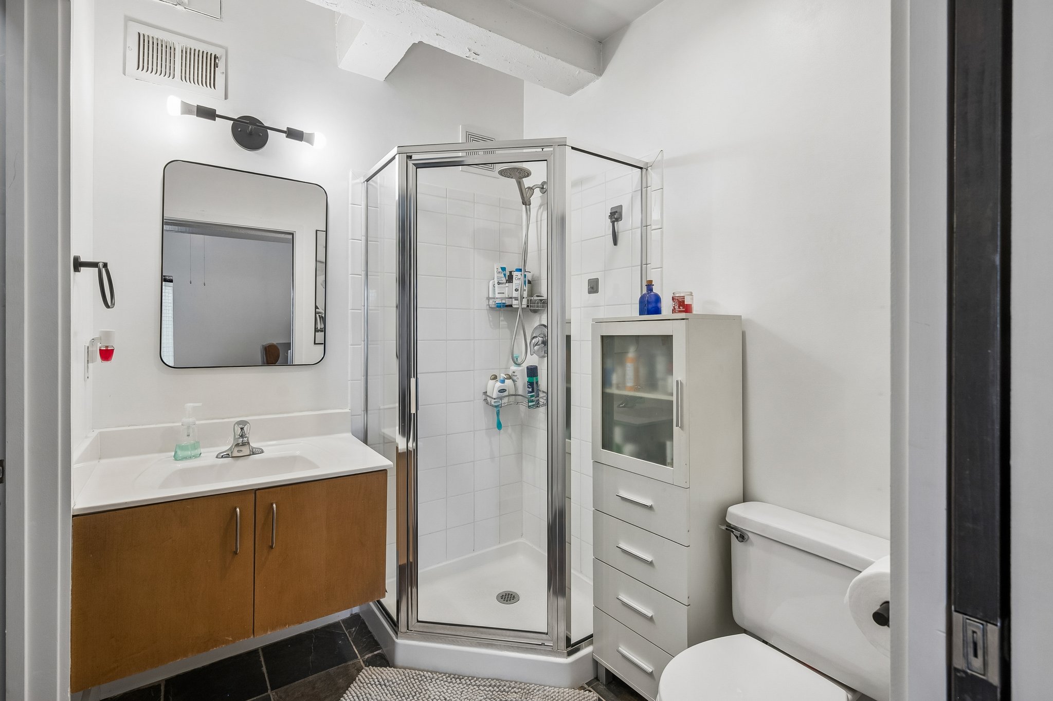 3001 Gillham Rd 206 - 018.jpg