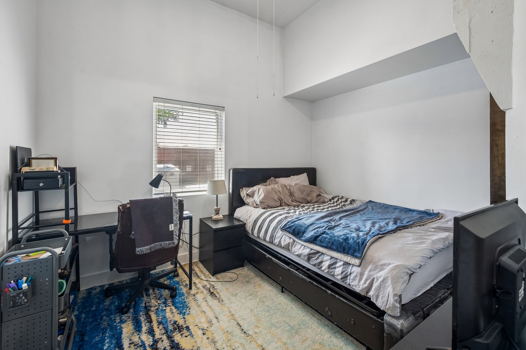 3001 Gillham Rd 206 - 020.jpg
