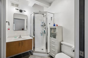 3001 Gillham Rd 206 - 018.jpg