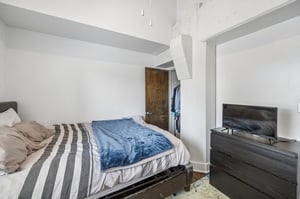 3001 Gillham Rd 206 - 021.jpg