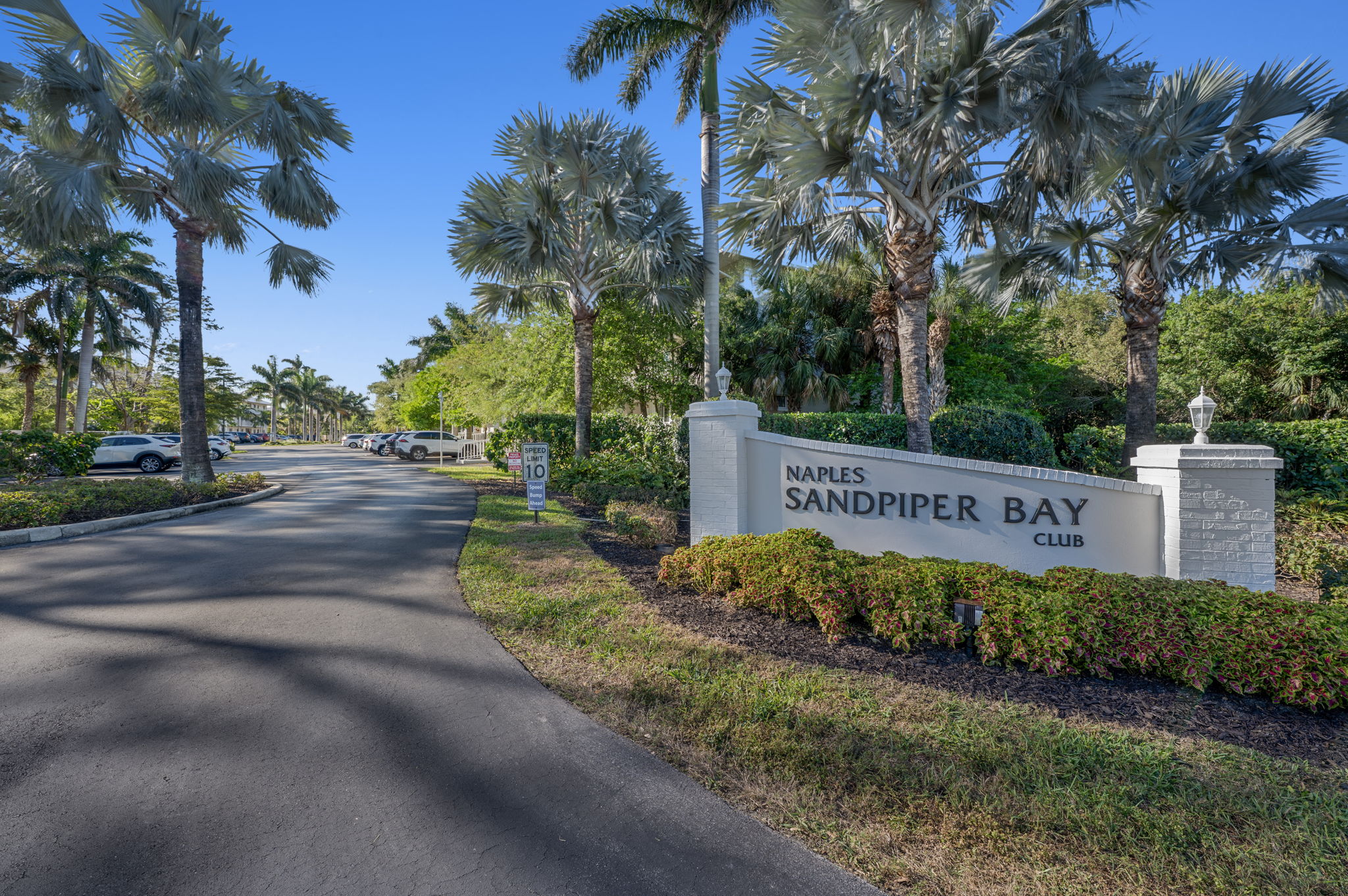 Welcome to Naples Sandpiper Bay Club!