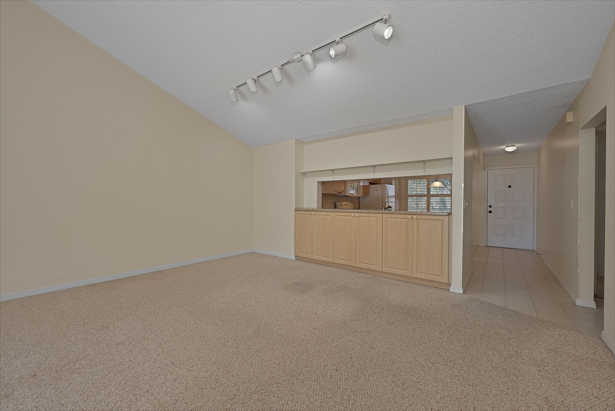Big, Wide Great Room with Vaulted Ceilings, Extra Storage