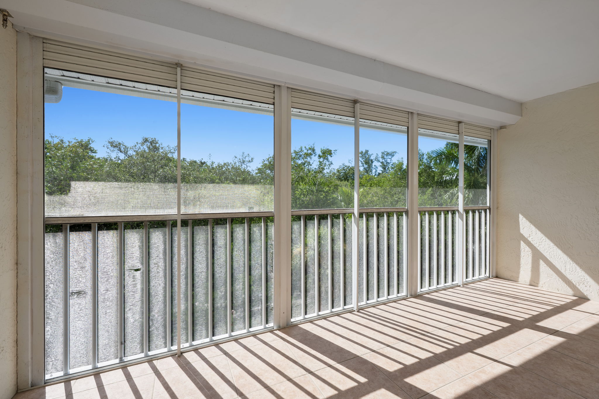Large Lanai with Bright SW Exposure, Tile Floors, Storm Shutters