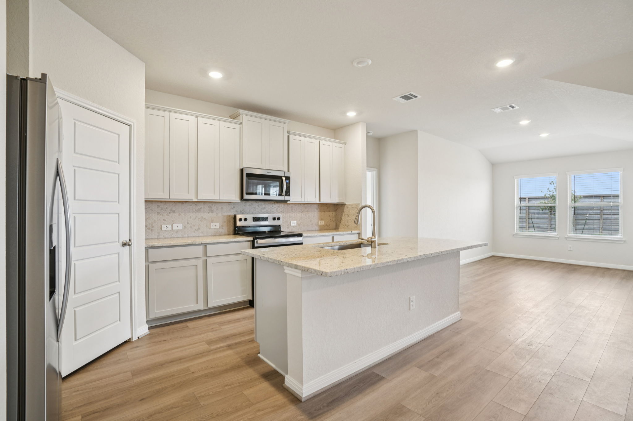 San Antonio - Catalina - 3002 Junction Bay Converse TX 78109 - 010