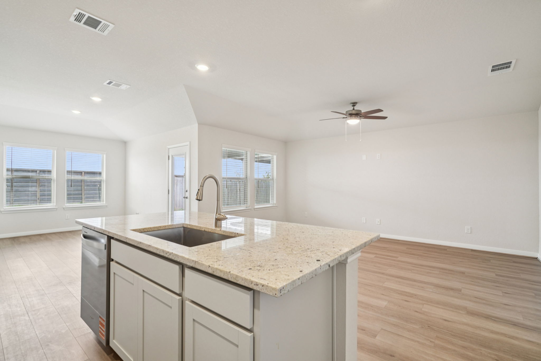 San Antonio - Catalina - 3002 Junction Bay Converse TX 78109 - 012