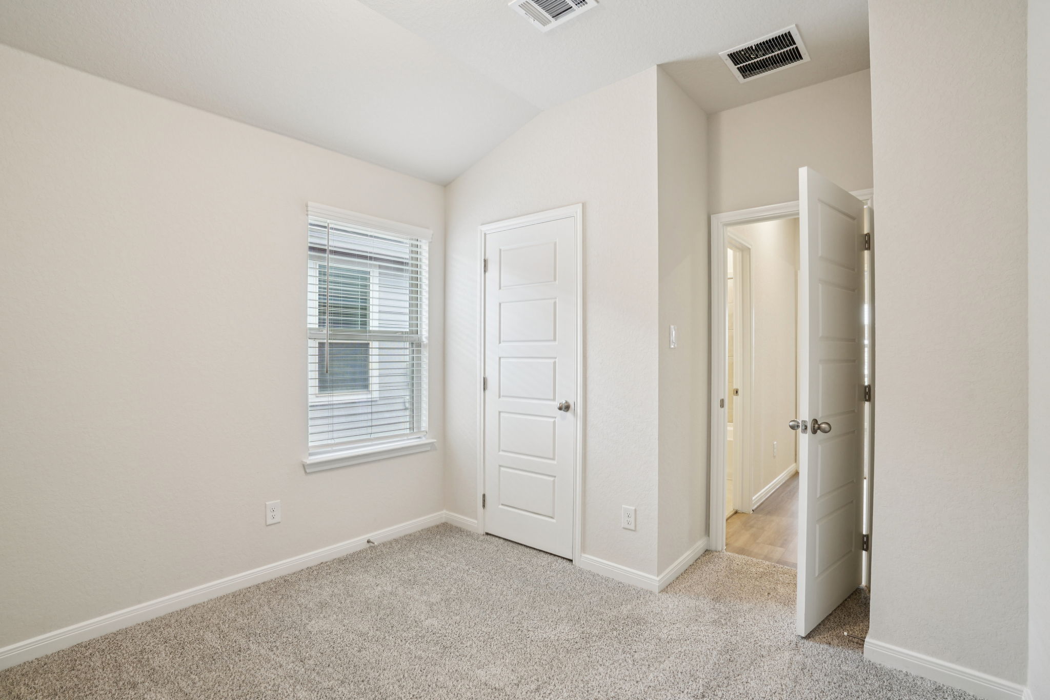 San Antonio - Catalina - 3002 Junction Bay Converse TX 78109 - 023