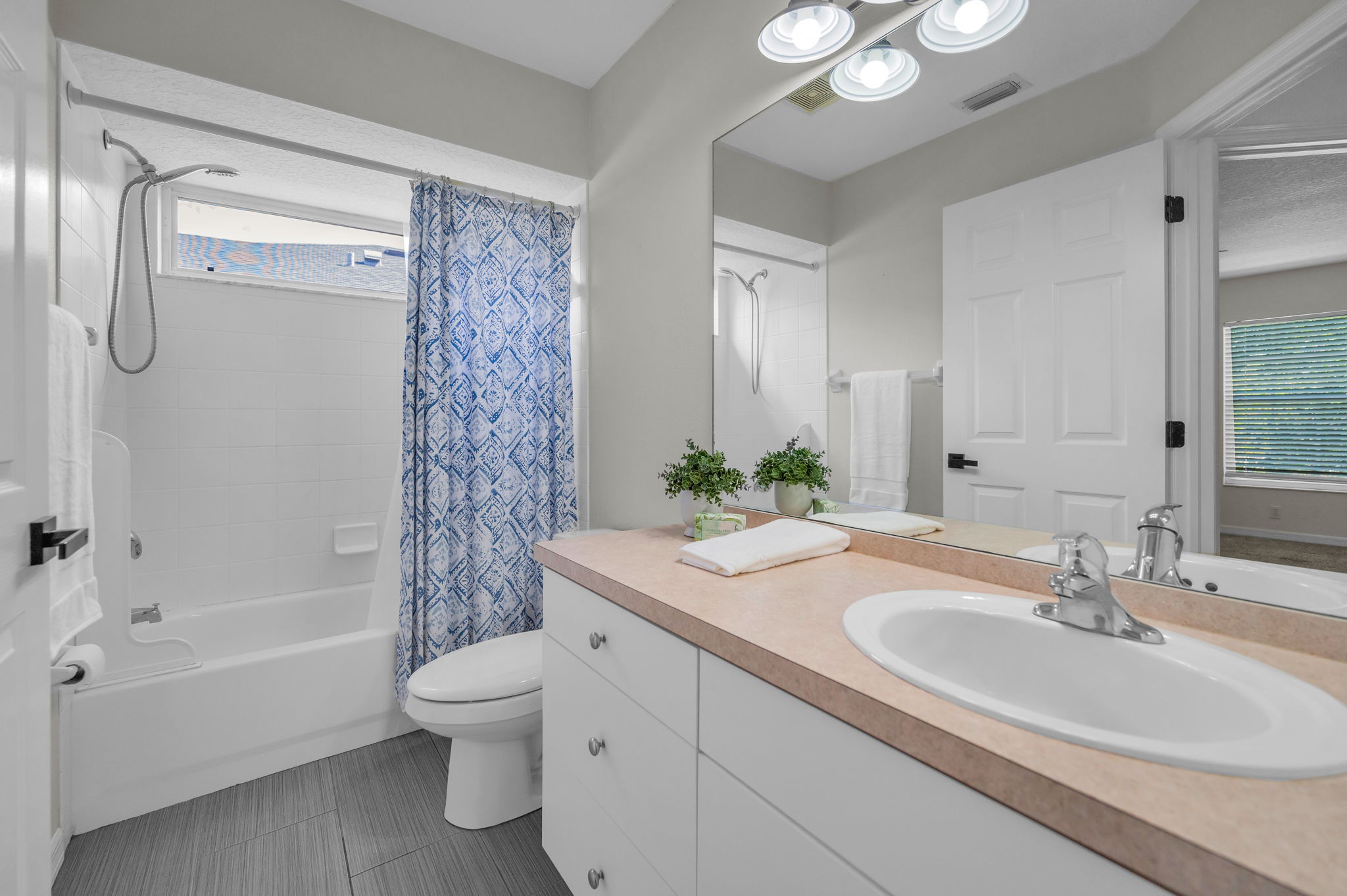 Upper Level Bathroom2