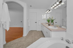 Upper Level Master Bathroom1c