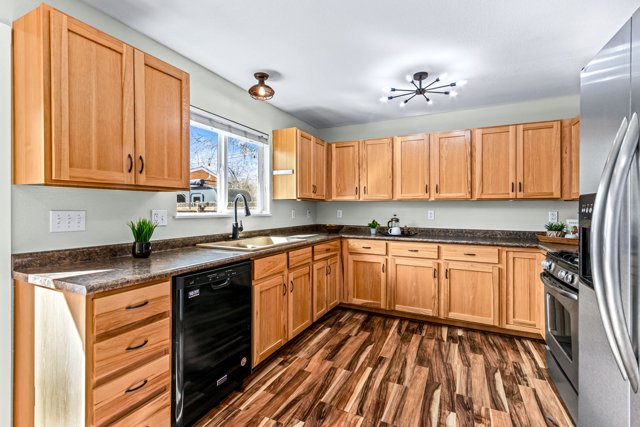 Spacious and well-lit kitchen - all appliances included