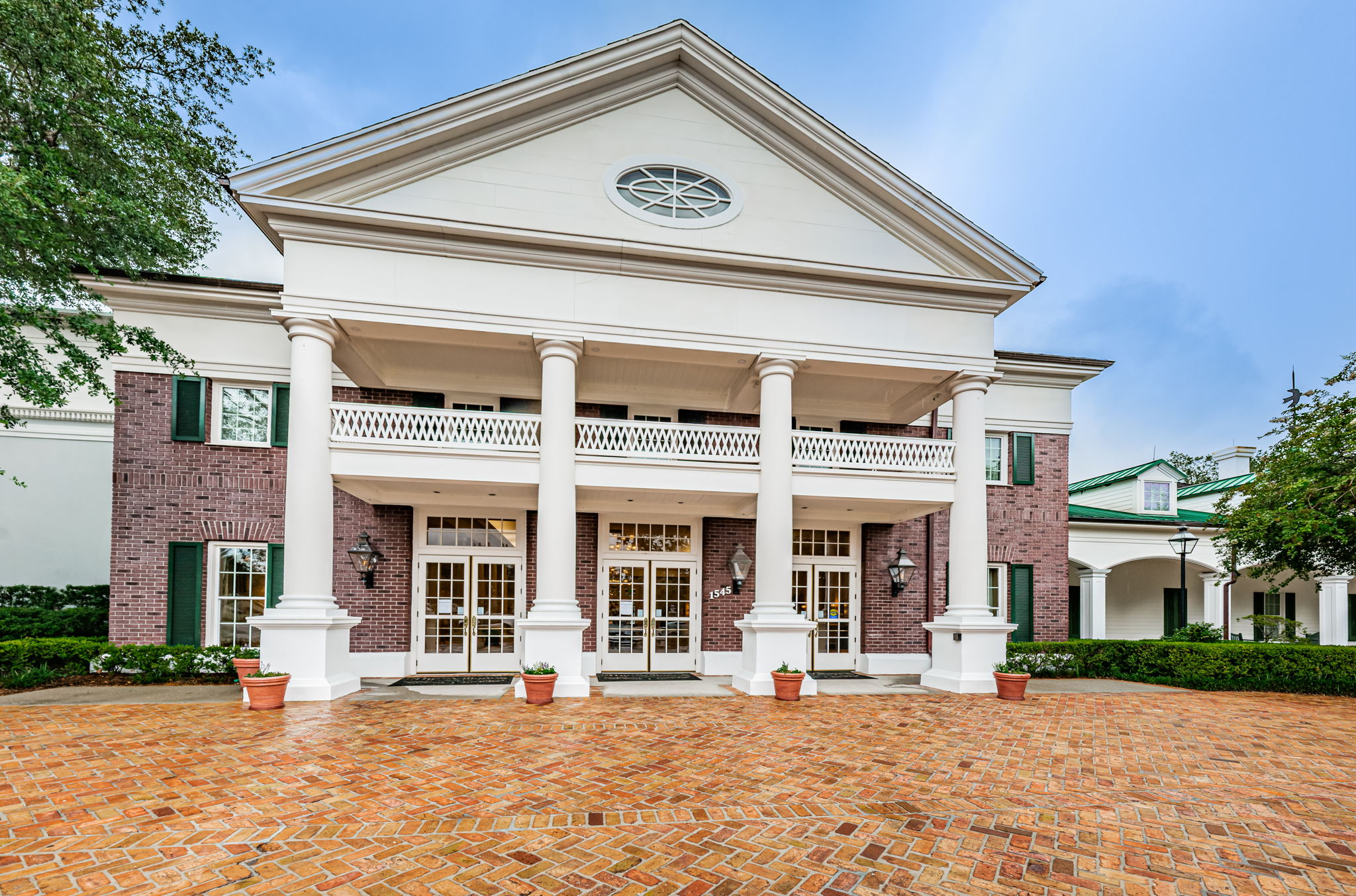 25-Savannah Club Entry