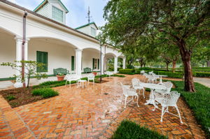 24-Savannah Club Patio