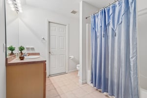 Westminster Dr-S0707-038.jpg