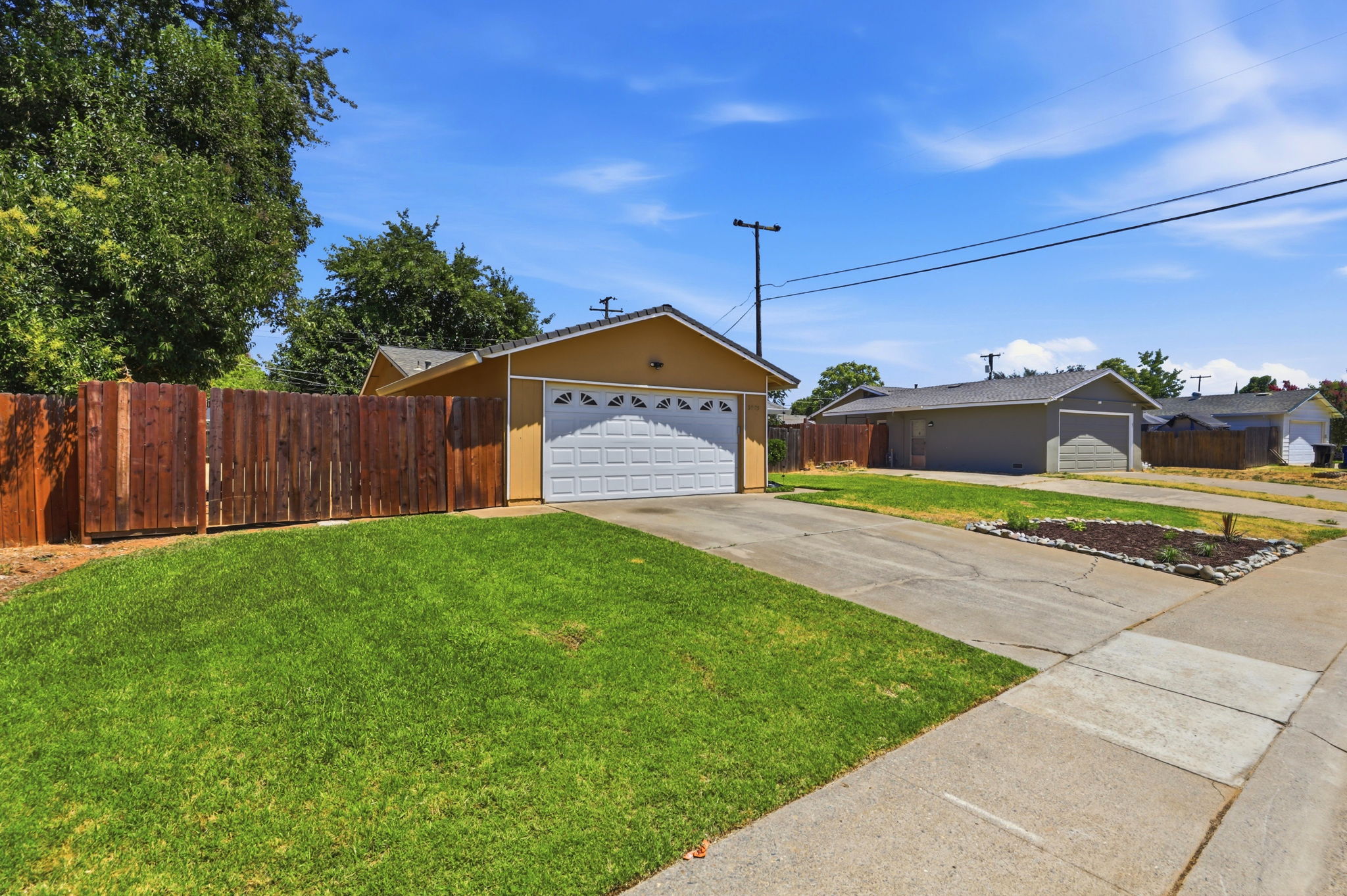 002_F8_3005 La Rue Way