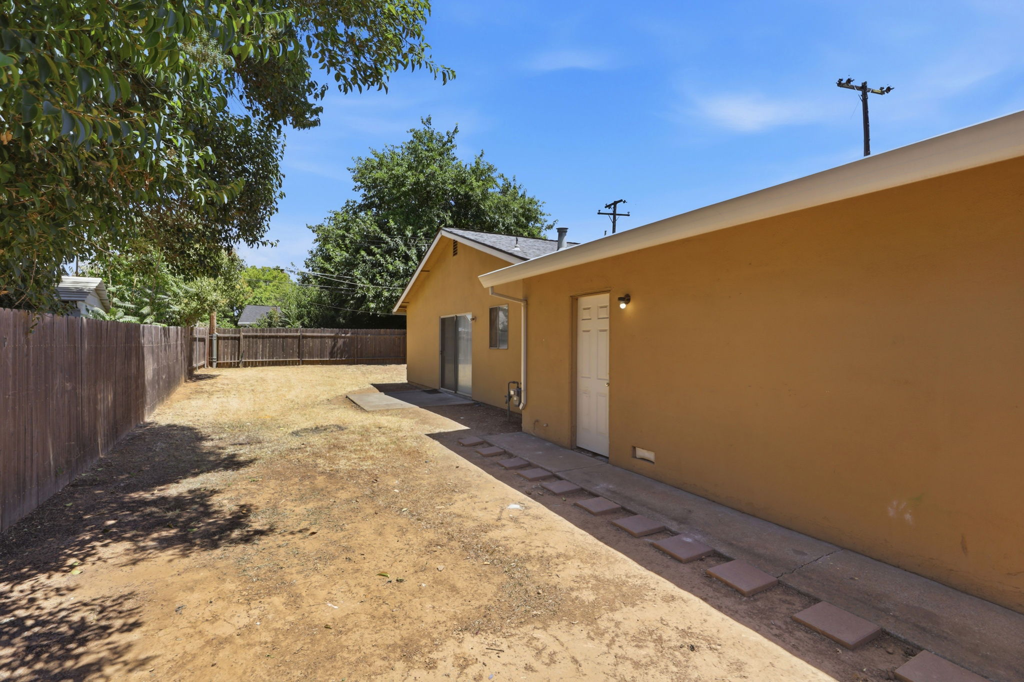 038_F8_3005 La Rue Way
