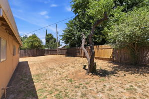 036_F8_3005 La Rue Way