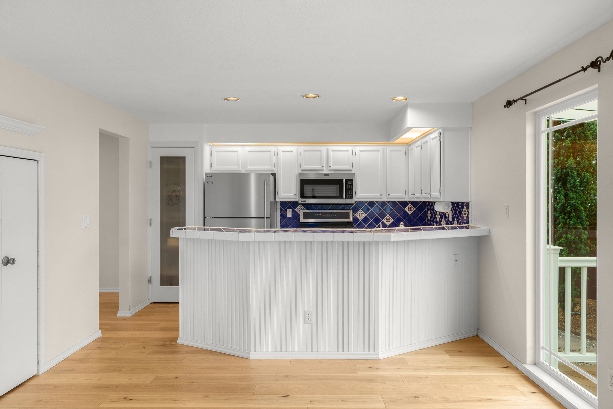 Kitchen - Breakfast Bar