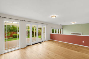 Kitchen Eating Area