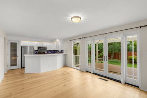 Kitchen Eating Area