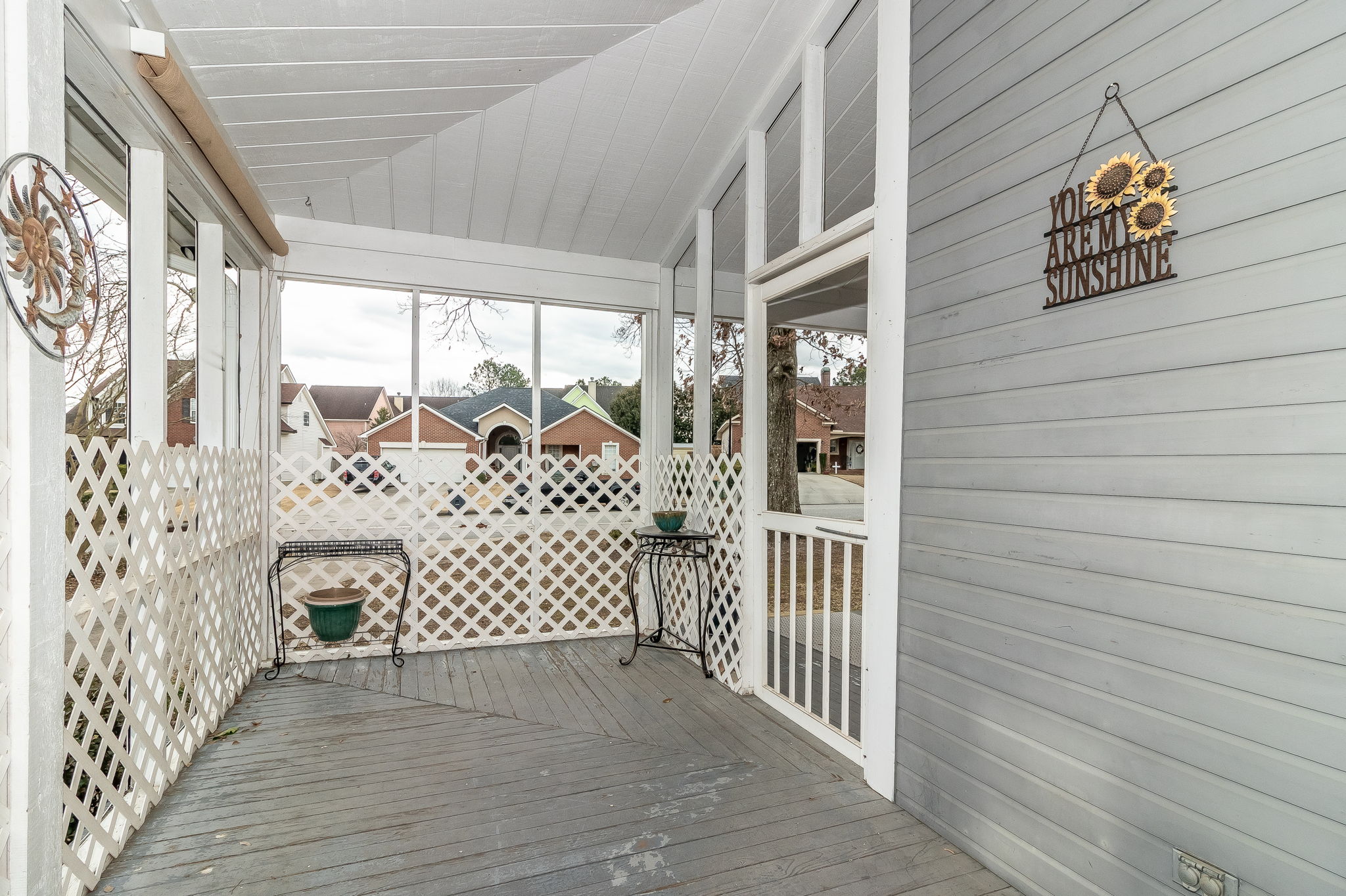 Screened-in Porch