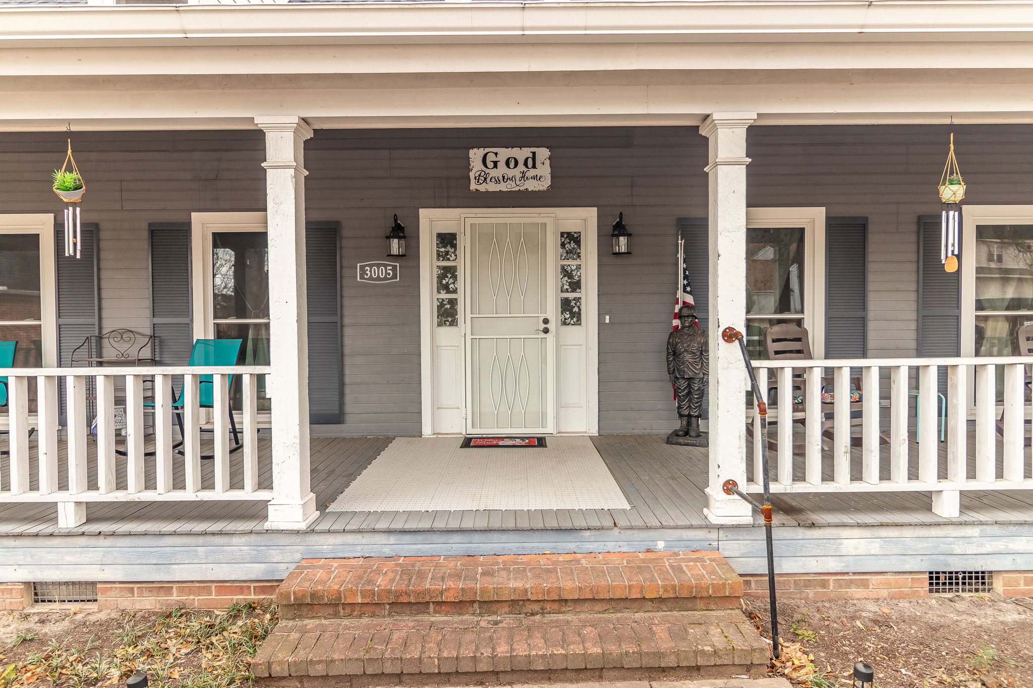 Front Porch/Entrance
